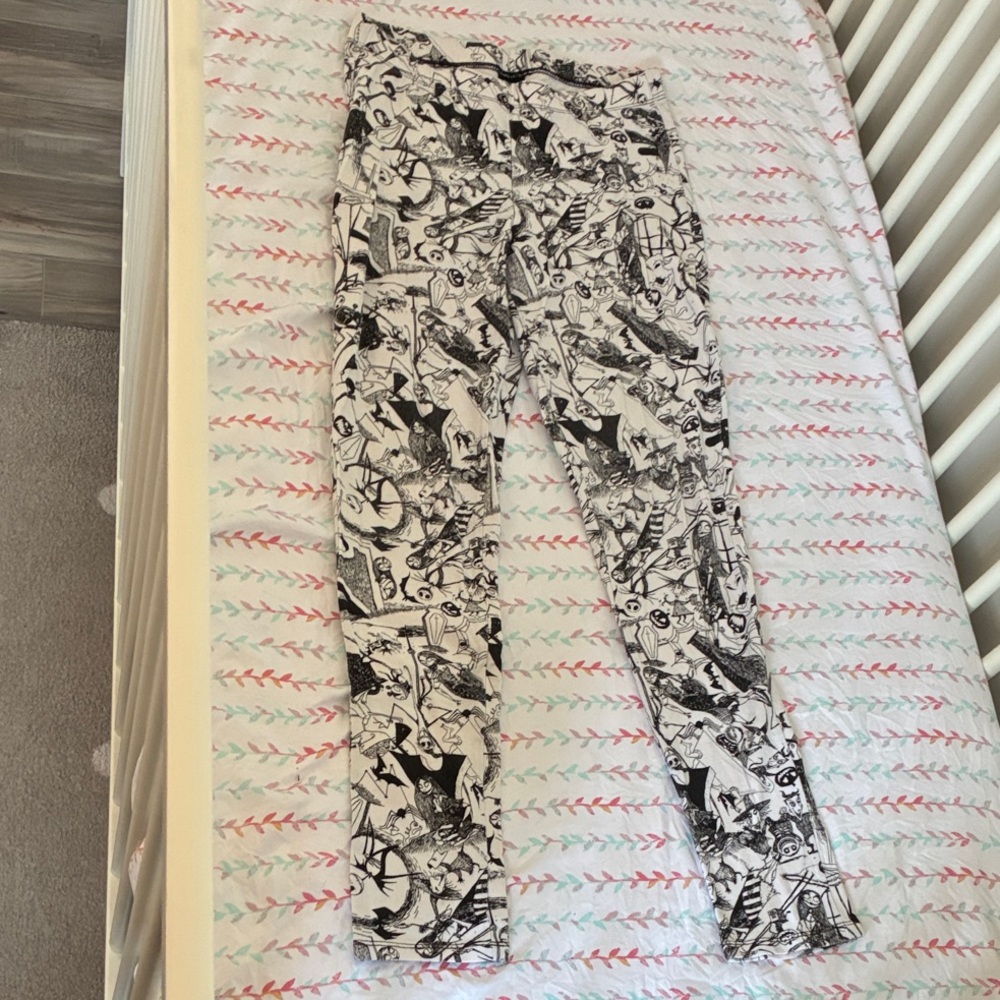 EUC Disney’s The Nightmare Before Christmas Black & White Graphic Leggings